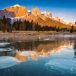 Incredible Mountain View Townhouse In Dt Canmore W/ A/C & U/A Parking