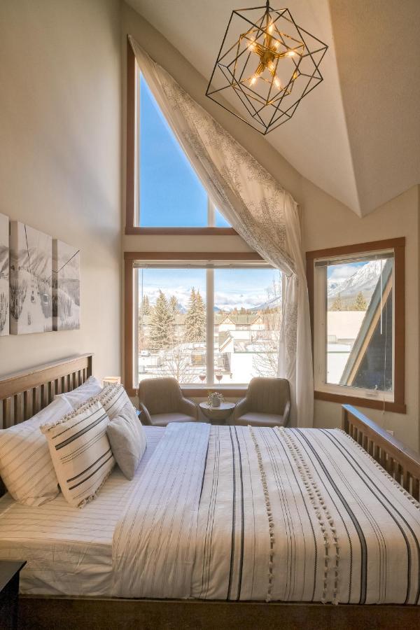 Holiday home Incredible Mountain View Townhouse In Dt W/ A/c & U/a Parking