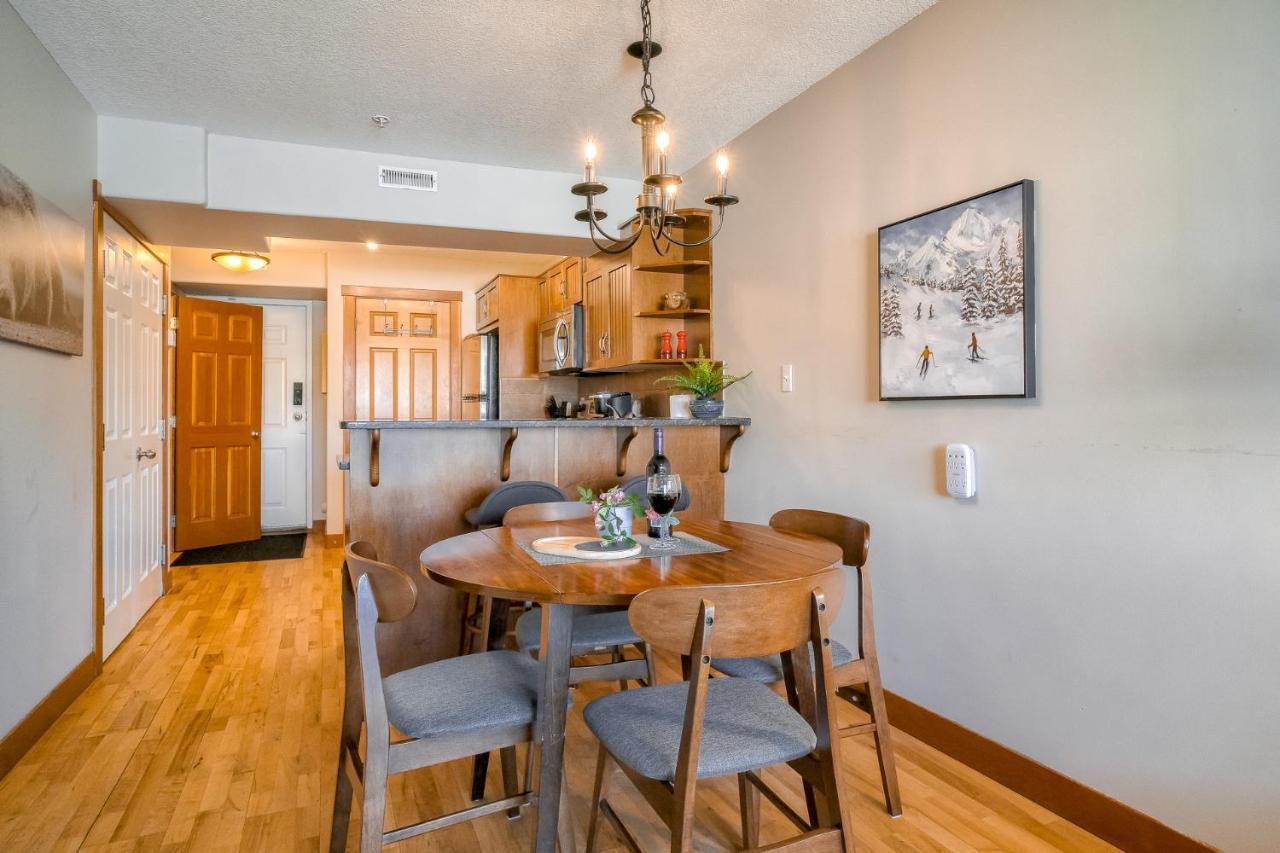 Holiday home Incredible Mountain View Townhouse In Dt W/ A/c & U/a Parking