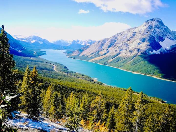 Holiday home Incredible Mountain View Townhouse In Dt W/ A/c & U/a Parking Canmore