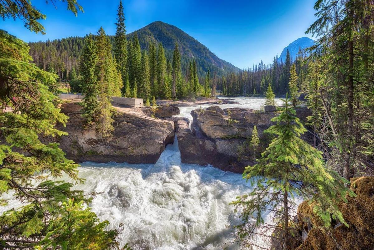 Holiday home Incredible Mountain View Townhouse In Dt W/ A/c & U/a Parking Canmore